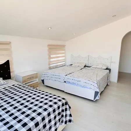 Super 4 Bedroom With Pool
