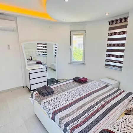 Super 4 Bedroom With Pool וילה