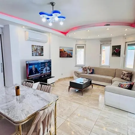 Super 4 Bedroom With Pool * באלאק