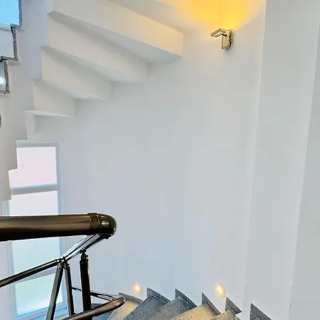 Super 4 Bedroom With Pool וילה *