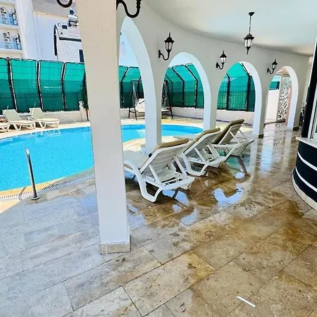 Super 4 Bedroom With Pool וילה באלאק